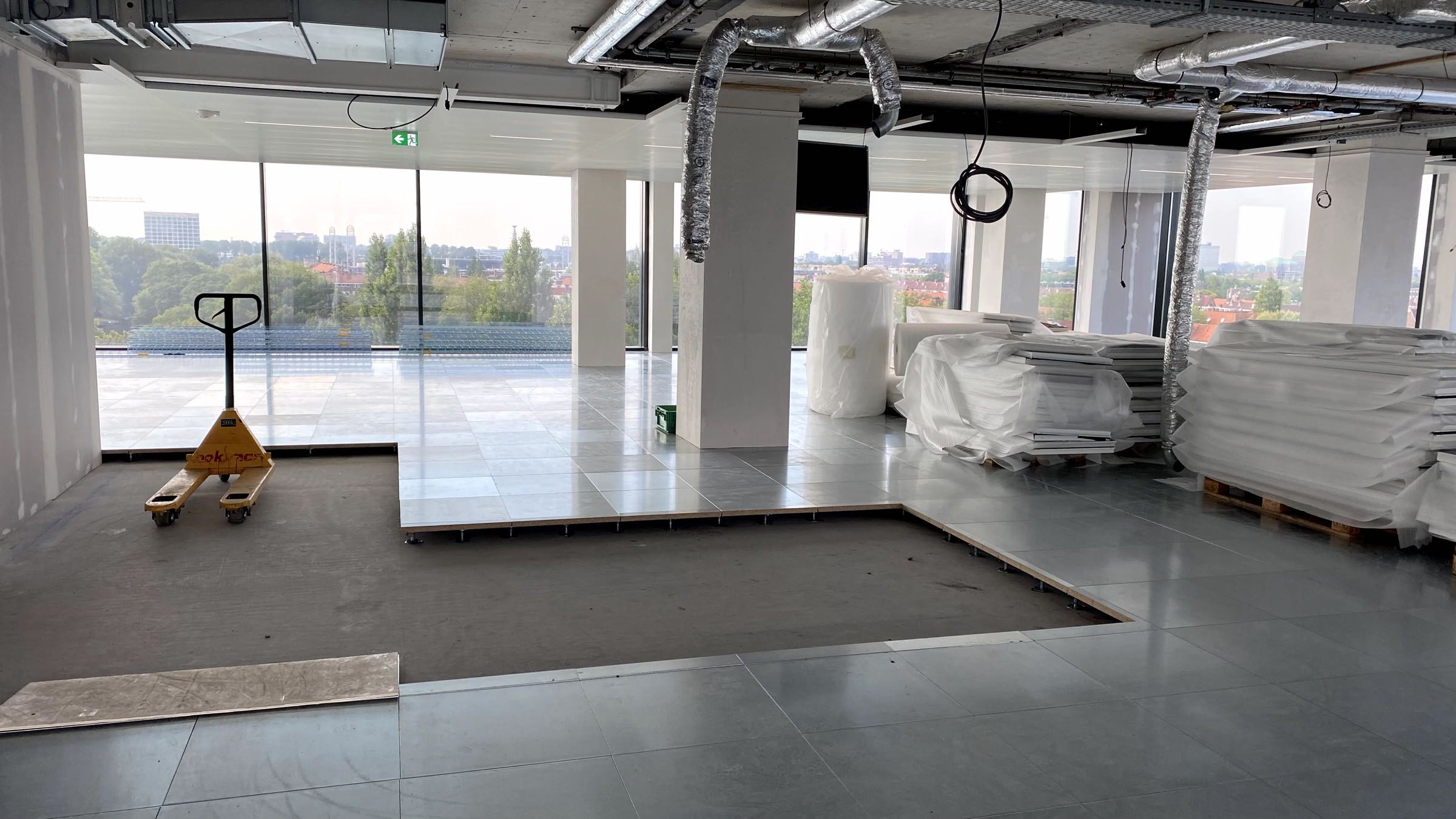 Kantoren & kantoortuinen — verhoogde vloer door Anomalie System Floors