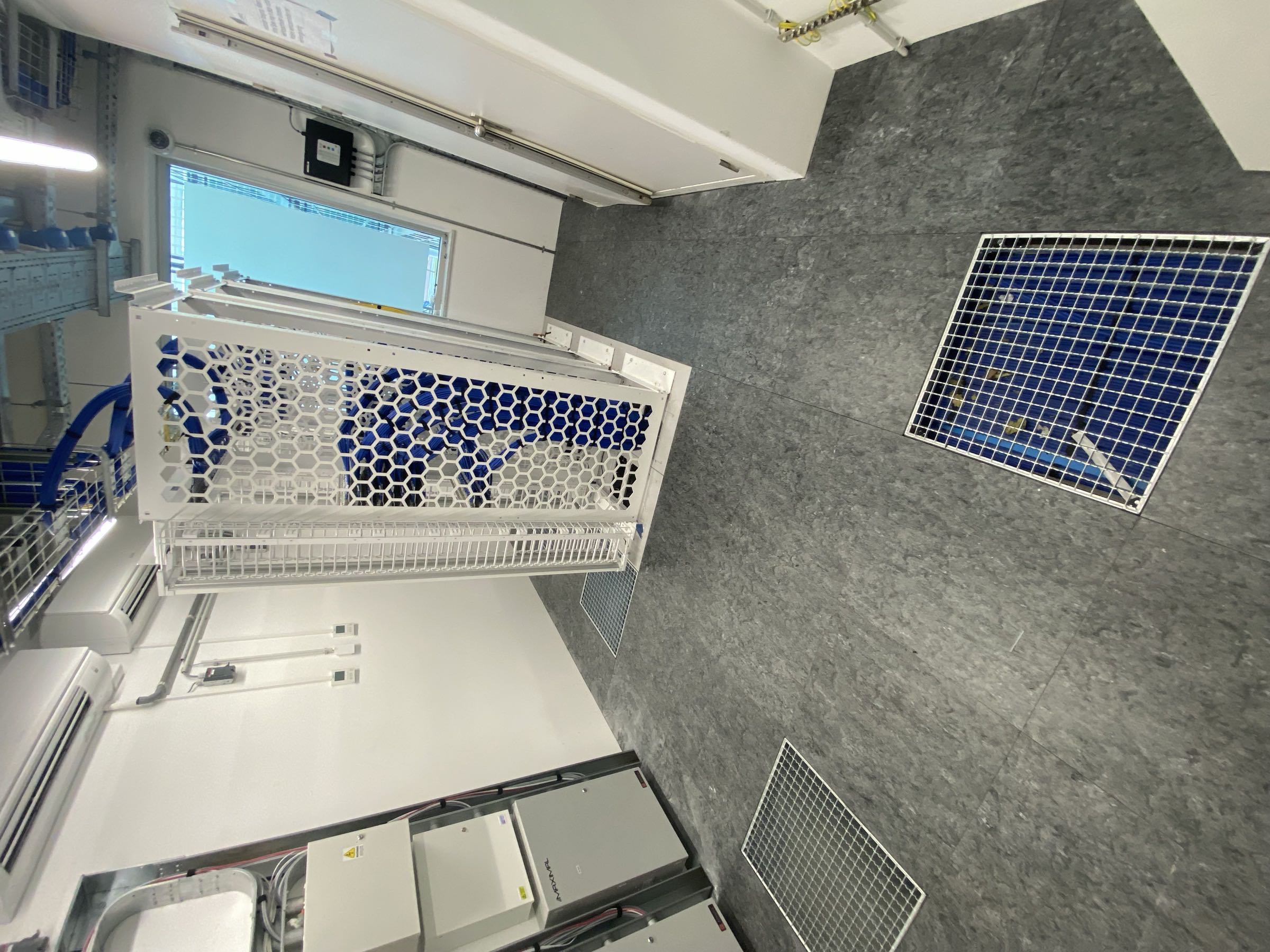 Serverruimtes — verhoogde vloer door Anomalie System Floors