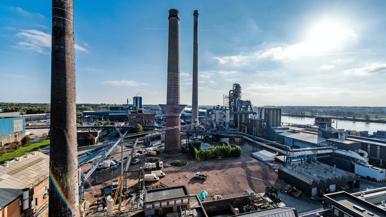 Umicore industrieel complex — systeemvloer voor zware industriële belasting door Anomalie System Floors