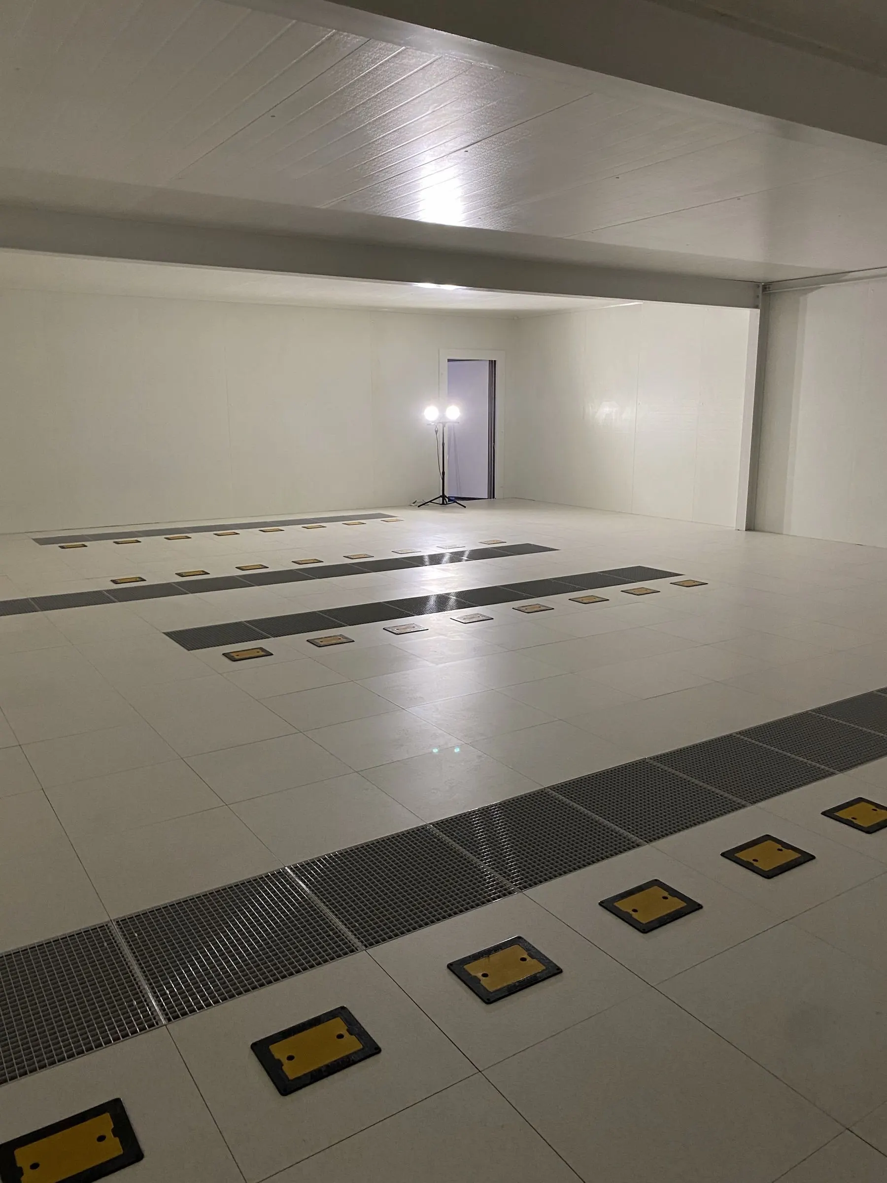 Mobiele datacenterunit met computervloer van Anomalie